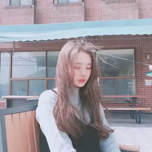 普通自然真人头像女侧脸