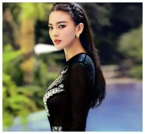 堪比地球球花的身材11年前张雨绮的写生图就这么猛了