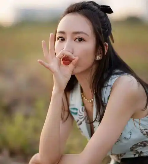 超可爱女生头像真人嘟嘴