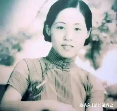 民国少女董竹君起床,发现第一次月事来了,阿姨快逃否要接客