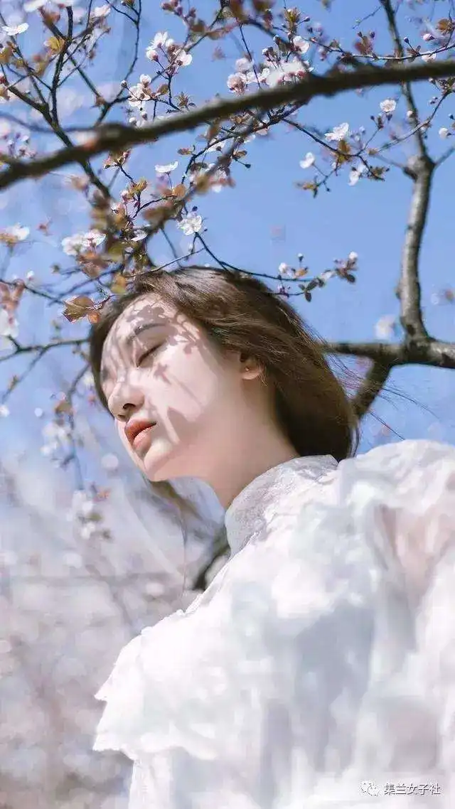 黑白唯美意境头像女生壁