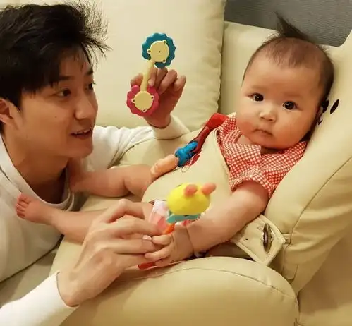 福原爱晒小小爱游泳照片,老公帅气女儿可爱,一家人颜值爆表