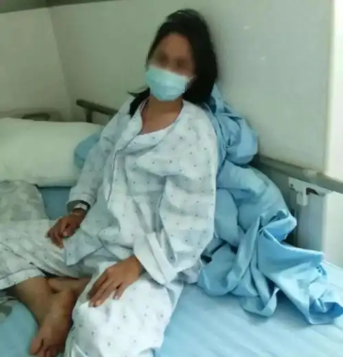 绝处逢生,妈妈洗澡触电,小女孩这么做被千万网友疯狂点赞