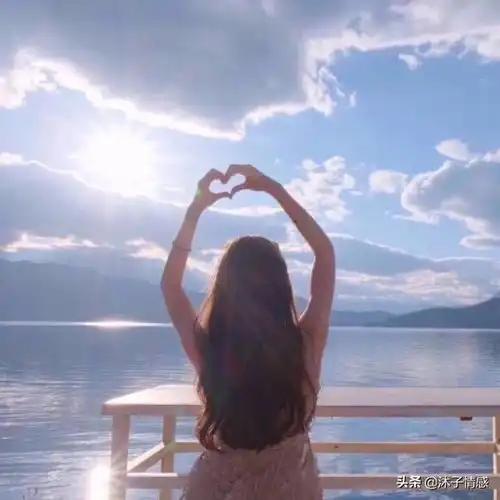 头像女背影霸气带字贾静