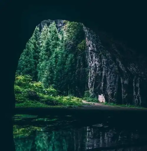 湖北的气质,不是江南的温柔似水,也不是北方的豪迈似火