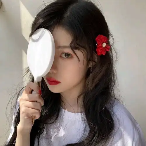 网易云热评别人问我喜欢什么样的女孩我又要开始形容你了