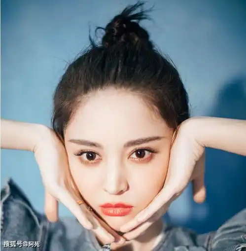 夏日丸子头大赛刘亦菲丸子头,杨幂丸子头,都没她的凉快可爱