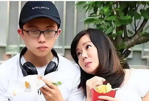 被母亲喂养12年同床15年,狄莺畸形的母爱终将爱子送进监狱