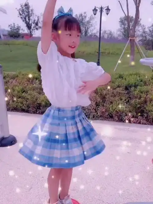 每个女孩心中都有一个八音盒的梦吧在动听的旋律的陪伴下体会生活的美快乐就这么简单最简单的幸福就是陪伴