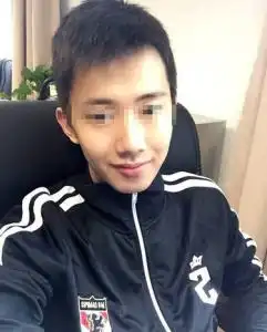 网红警察交往多女,帅气警察前程尽毁2