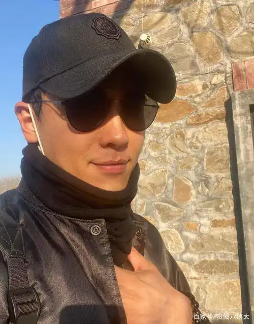 董璇高云翔时隔两年聚首为女儿庆生,肢体语言透露复婚有戏