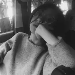 喜欢你的兮兮女生黑白头像