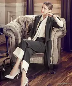职场气质美女图片职场女性着装搭配图片