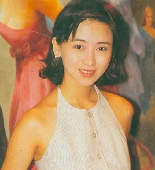 51岁翁虹晒与49岁老公合影,相识4个月结婚,如今已13年幸福甜蜜