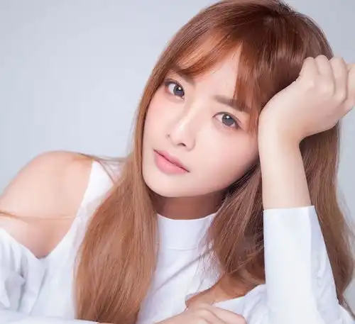 90后女孩凭一首歌走红网络,直播4小时赚1502万音浪,网友羡慕