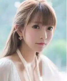 萌妹炎炎夏日举牌求王思聪娶她称愿意为他做牛做马