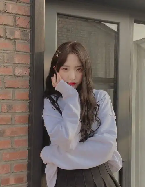 抄袭lisa太妹头的佟丽娅一夜刷爆几亿播放量内娱女爱豆都看跪了