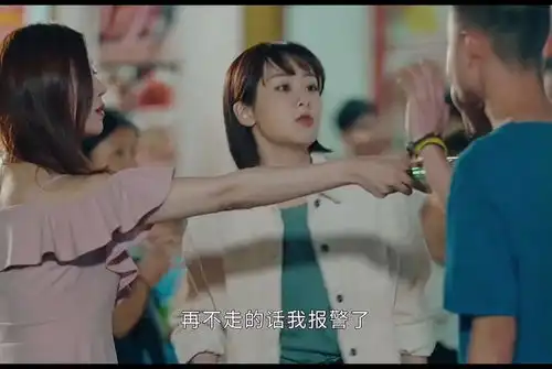 谁不想身边有一个正义感的姐妹,闺蜜被调戏女主解救,没想到闺蜜更霸气