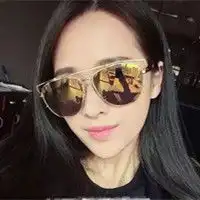 剪一段时光,放在最美的段落带墨镜的高冷霸气女生头像