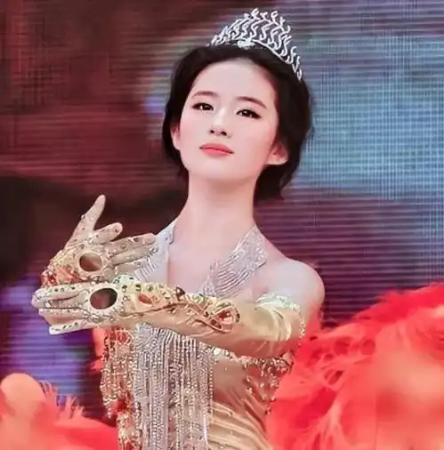 金鹰女神已选出李沁被曝安排试礼服,杨紫呼声最高却恐失之交臂