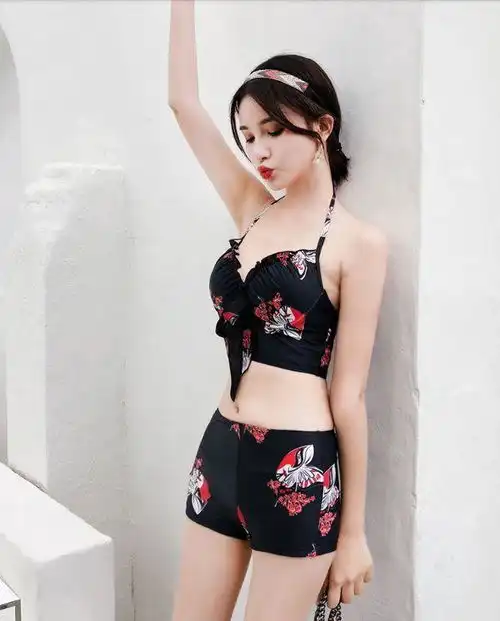比基尼泳衣美女,充满了成熟女人味