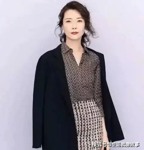 四十五岁才出了名,可是因为烂桃花太多没人敢娶,现在又因为私生活被骂