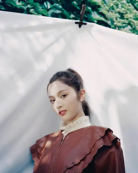 吴宣仪换了眼妆如换脸,这款病态妆为何这么火