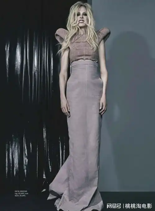 妮可基德曼澳版vogue封面大片,变身狂野摇滚女郎与蛇共舞