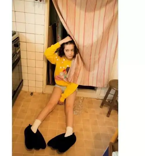 这个日本当红混血模特,教你怎么拍照拍出少女鬼马风