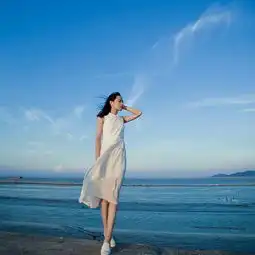 谁有一张有海滩,大海,蓝天,然后风吹动衣服的图片,一定要唯美
