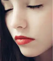 注射丰唇打造qq性感红唇