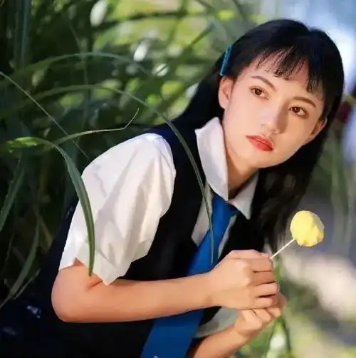 女性头像简单气质成熟q