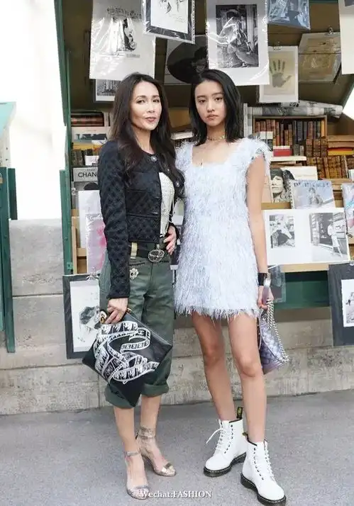 秀场直击刘雯穿仙女裙也太美了,木村拓哉15岁女儿看秀现高冷女神范