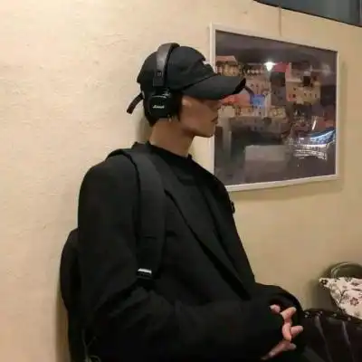 2022最火男头像孤独图片