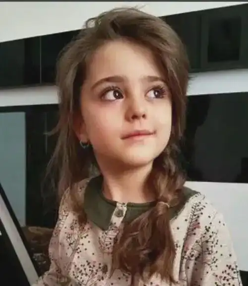 4岁成全球最美女孩,8岁因太美使父亲辞职贴身保护,她后来如何