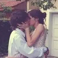 亲亲情侣头像一左一右