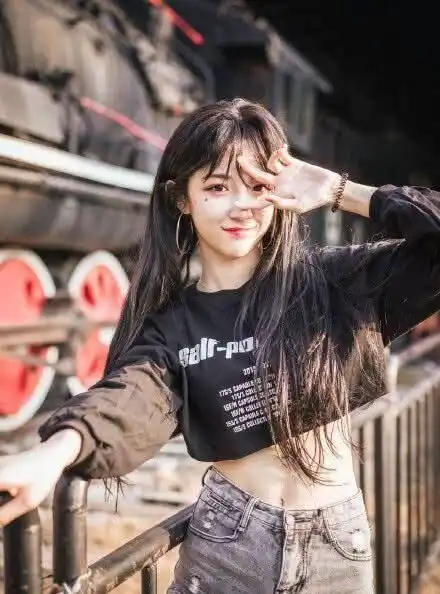 艾比自曝上学时没收到情书,看到他的初中照后,粉丝们终于相信了