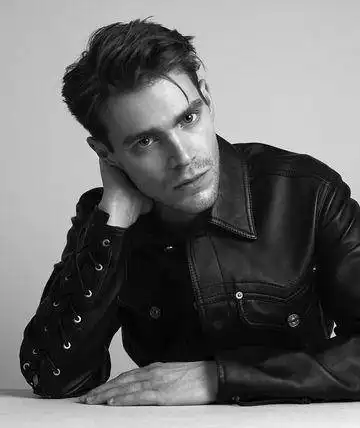 真人版白雪公主男主角非王子30岁超帅东尼奖得主接重任