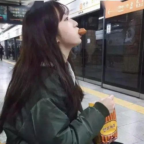 女生头像生死有命胖瘦在天