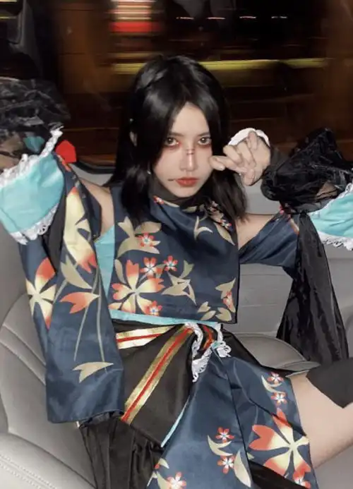 王思聪过万圣节装扮成哈利波特,身边美女环绕魅力无限