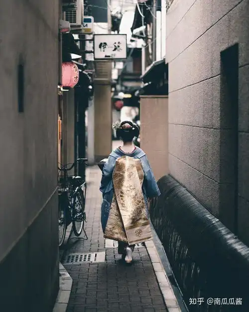 和服背影小姐姐