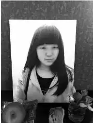 女学生宿舍产子20天后身亡闺蜜接生自剪脐带