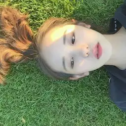 别陷入这尘世间尽是乏味和无趣简洁佛系性感女生头像