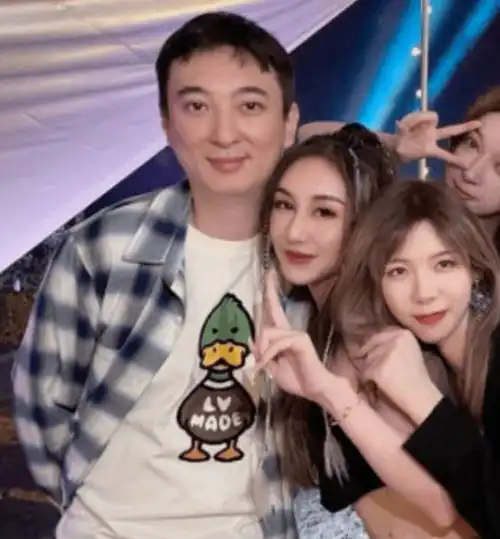 流水的网红,铁打的撕葱,过气女网红成王校长新欢彻底爆雷