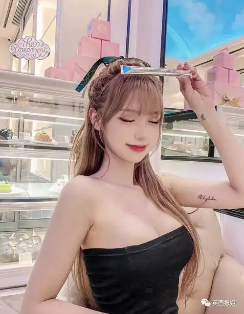 越南火辣网红变性前照片曝光小鲜肉成性感美女,男粉震惊