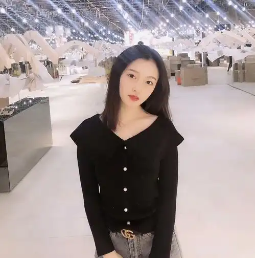 甜美小花许诗晨晒美照明朗少女变身气质女神