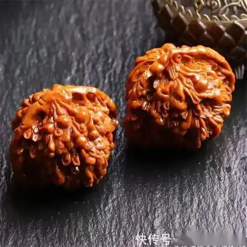 万物皆可盘,想拥有一对完美的文玩核桃,先给核桃打好低