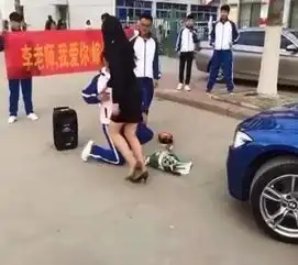 男学生下跪求婚美女老师却被骂不要脸,伤害了谁
