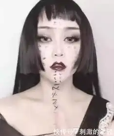 抖音高手表演黑化,上一秒宅女下一秒黑暗少女,网友嫁吗