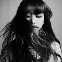 忧郁气质型黑白美眉qq头像